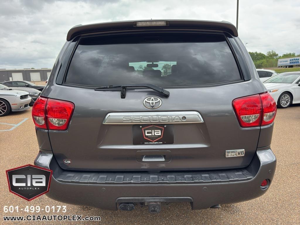 Toyota Sequoia RWD LV8 6-Spd AT Ltd (Natl) 2011