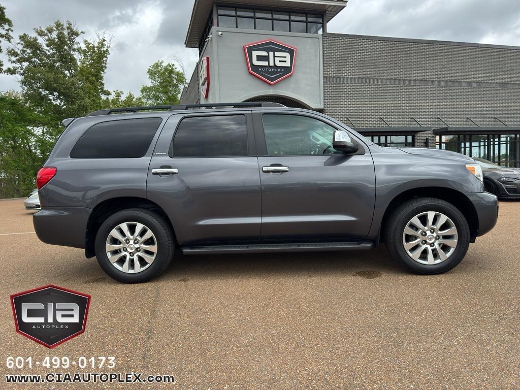 Toyota Sequoia RWD LV8 6-Spd AT Ltd (Natl) 2011