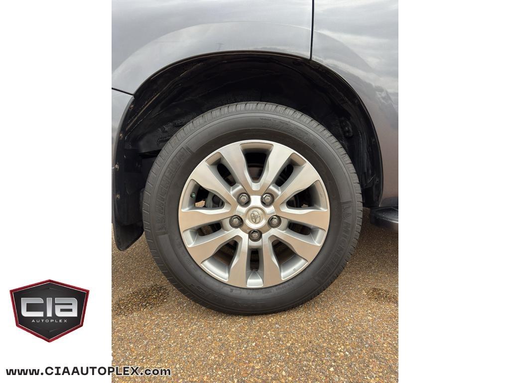 Toyota Sequoia RWD LV8 6-Spd AT Ltd (Natl) 2011