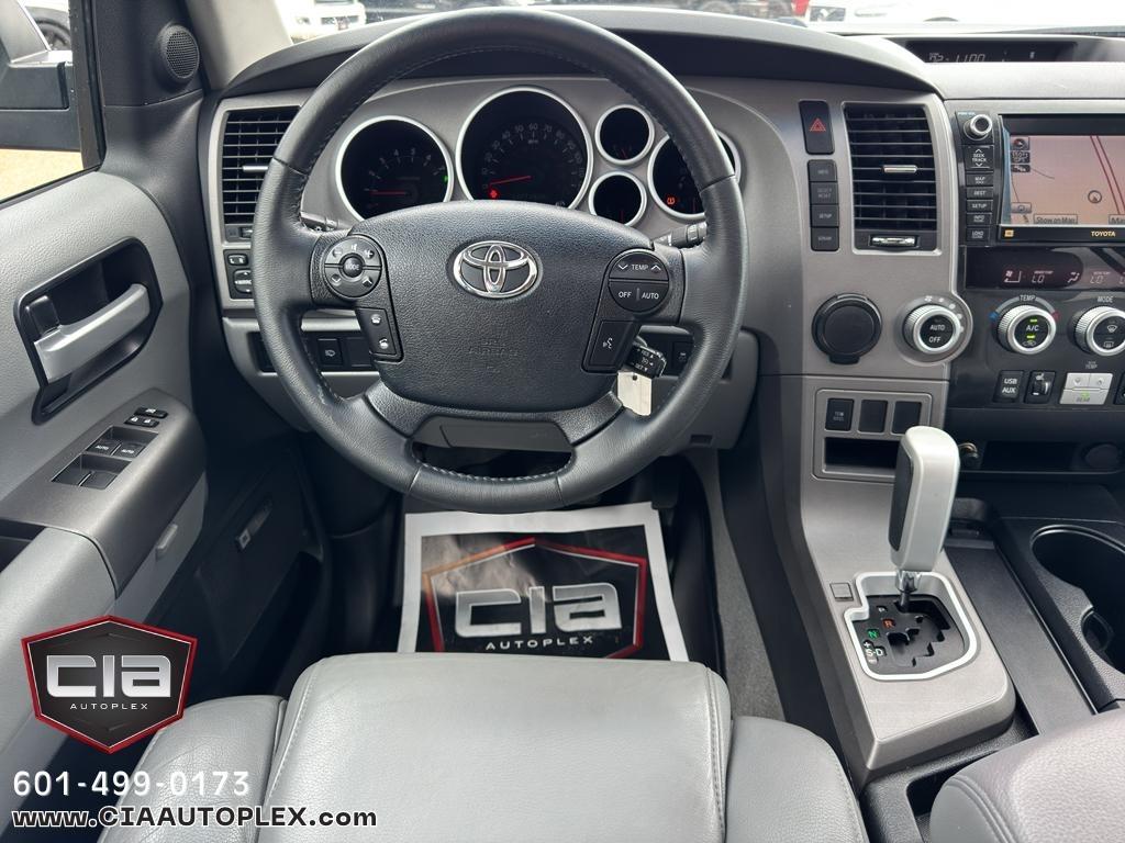 Toyota Sequoia RWD LV8 6-Spd AT Ltd (Natl) 2011