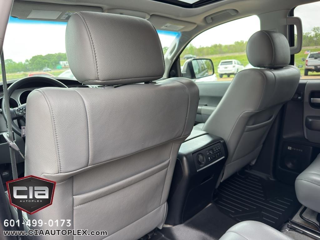 Toyota Sequoia RWD LV8 6-Spd AT Ltd (Natl) 2011