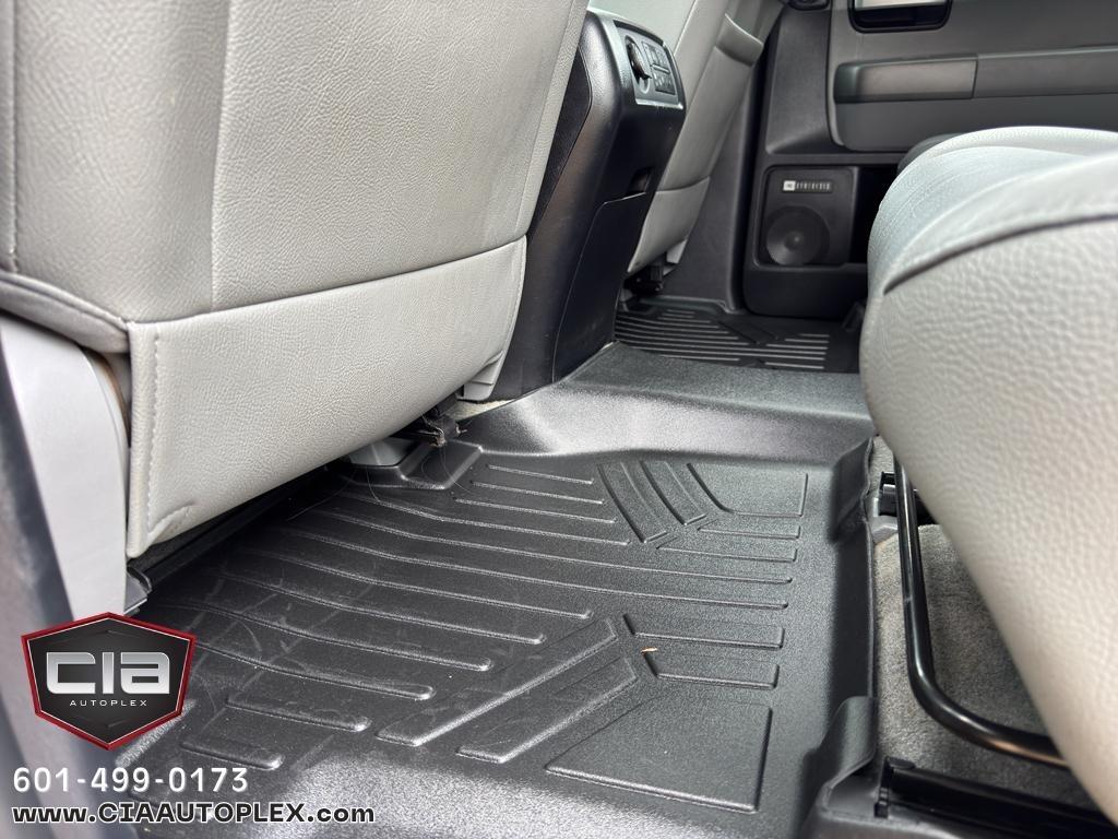 Toyota Sequoia RWD LV8 6-Spd AT Ltd (Natl) 2011