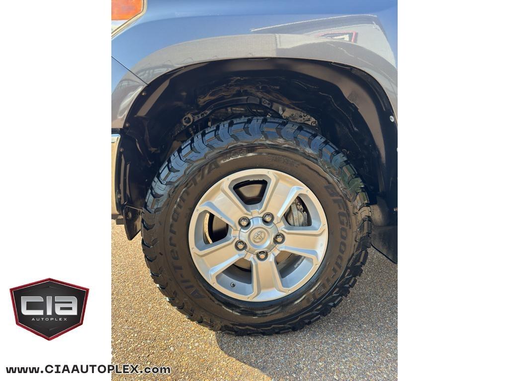 Toyota Tundra 2WD Truck Double Cab 5.7L FFV V8 6-Spd AT SR5 (Natl) 2016