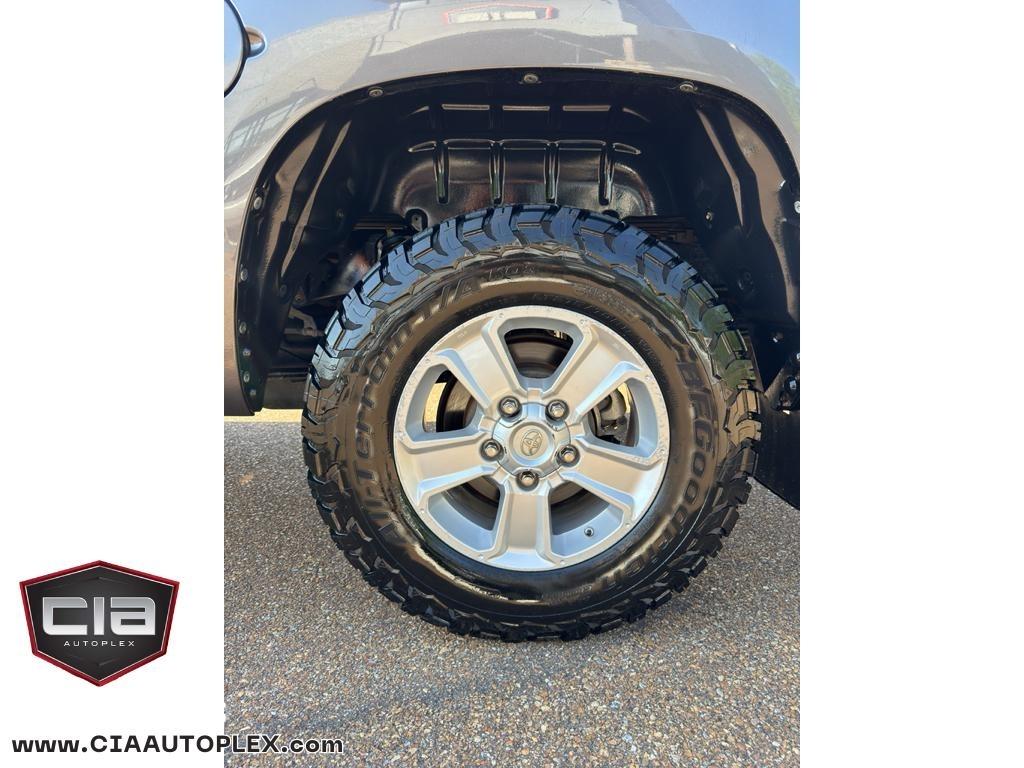 Toyota Tundra 2WD Truck Double Cab 5.7L FFV V8 6-Spd AT SR5 (Natl) 2016