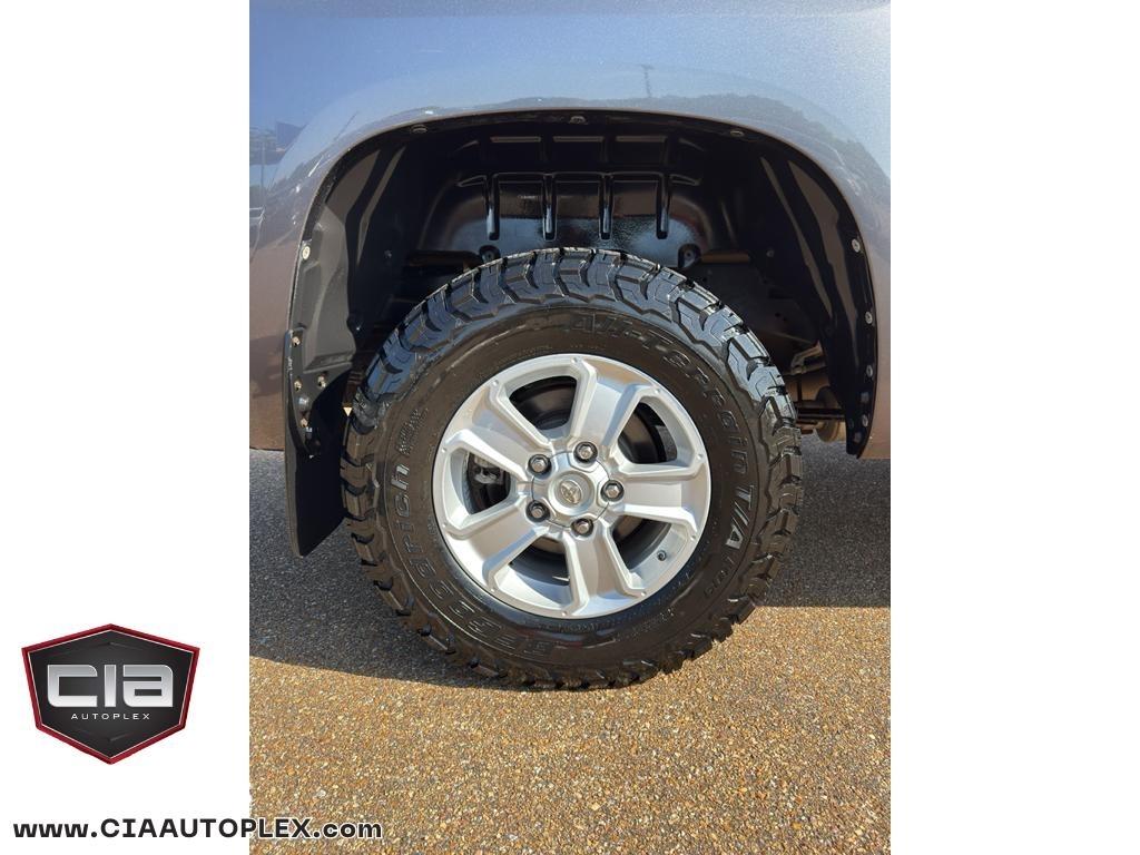 Toyota Tundra 2WD Truck Double Cab 5.7L FFV V8 6-Spd AT SR5 (Natl) 2016