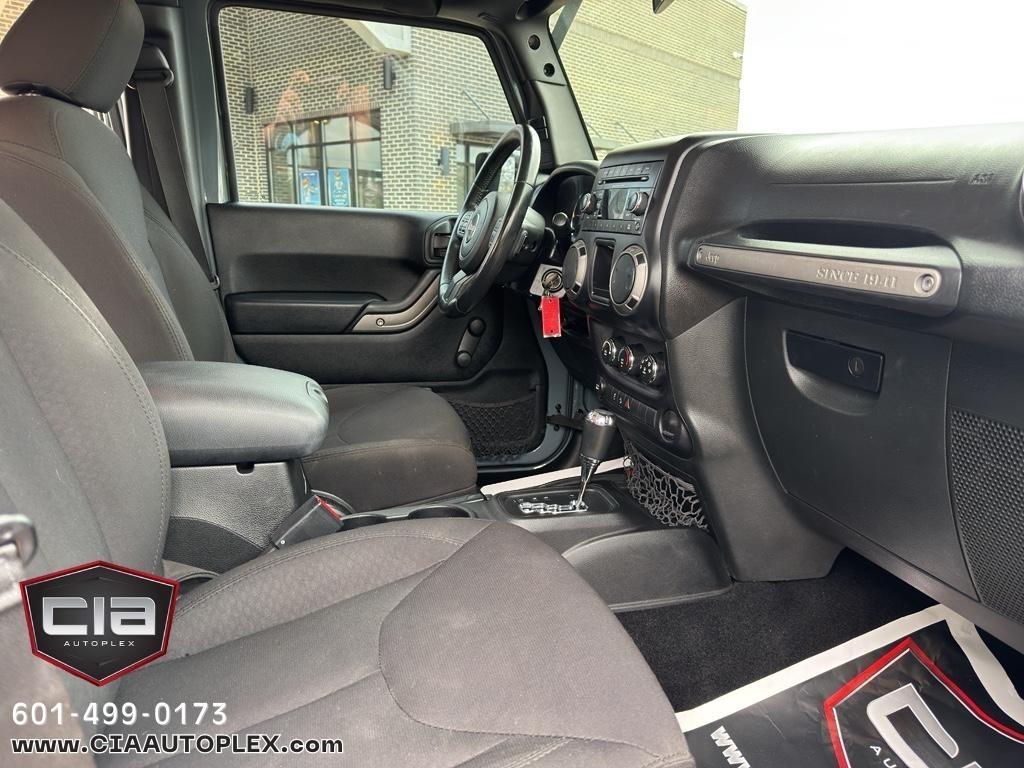 Jeep Wrangler Unlimited 4WD 4dr Sport 2015