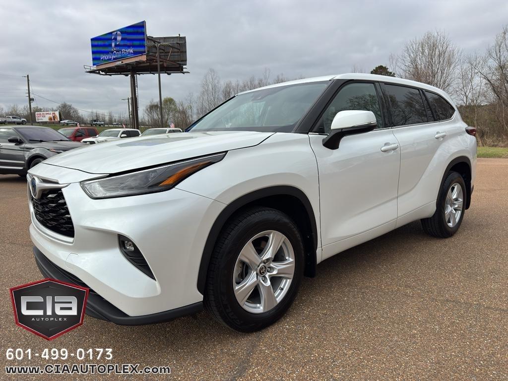 Toyota Highlander Hybrid LE FWD (Natl) 2022