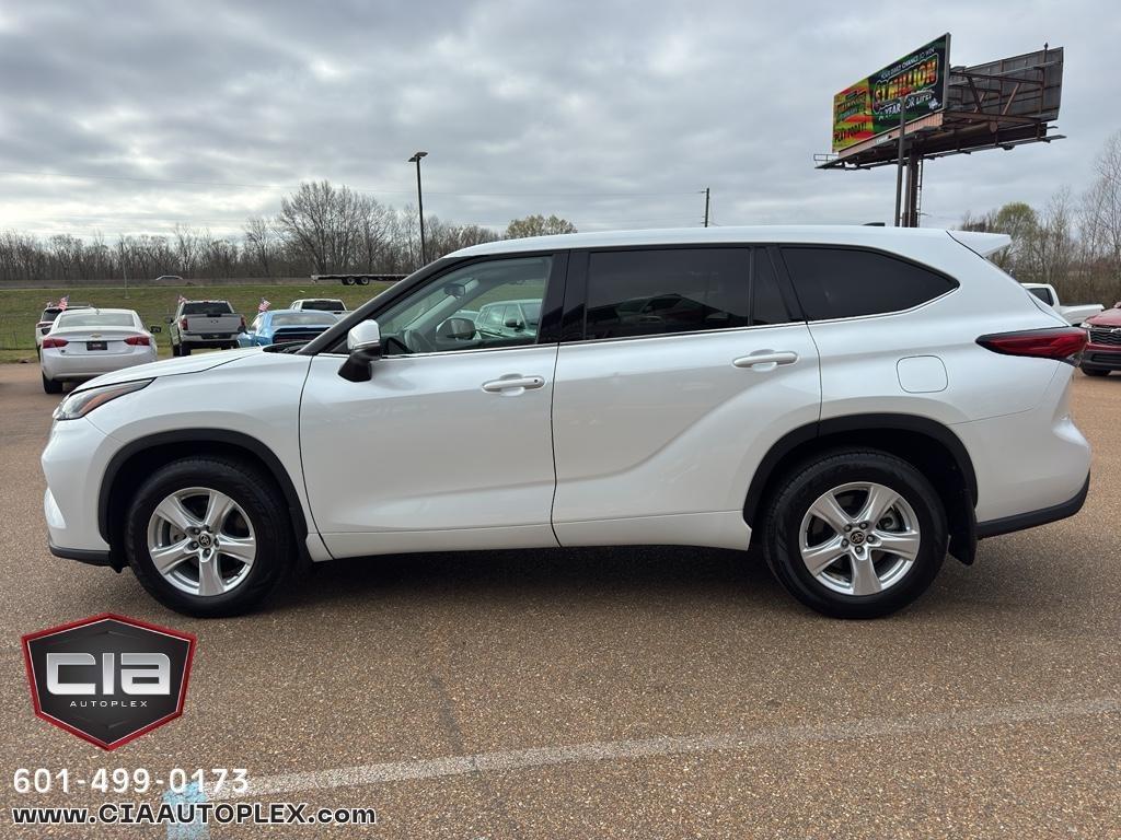 Toyota Highlander Hybrid LE FWD (Natl) 2022