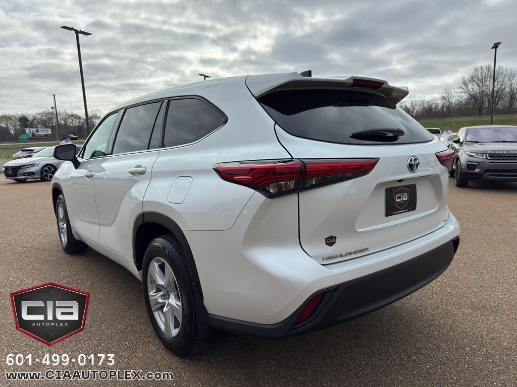 Toyota Highlander Hybrid LE FWD (Natl) 2022