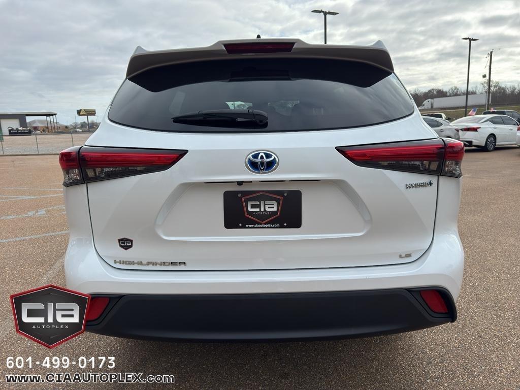 Toyota Highlander Hybrid LE FWD (Natl) 2022