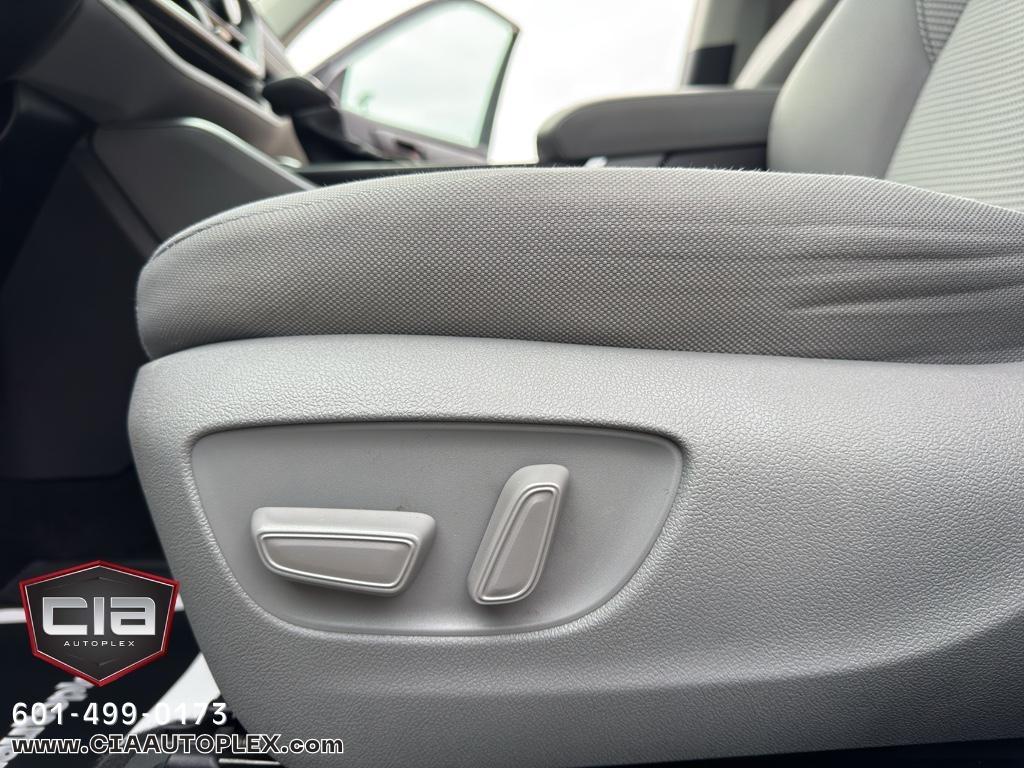 Toyota Highlander Hybrid LE FWD (Natl) 2022