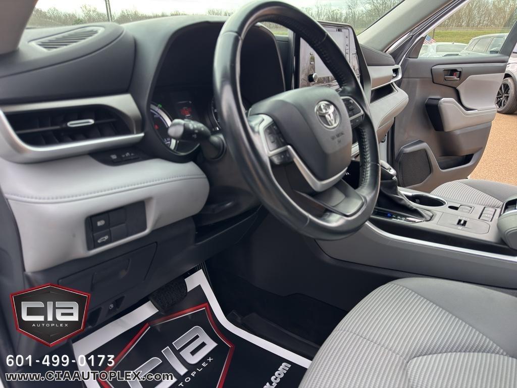 Toyota Highlander Hybrid LE FWD (Natl) 2022