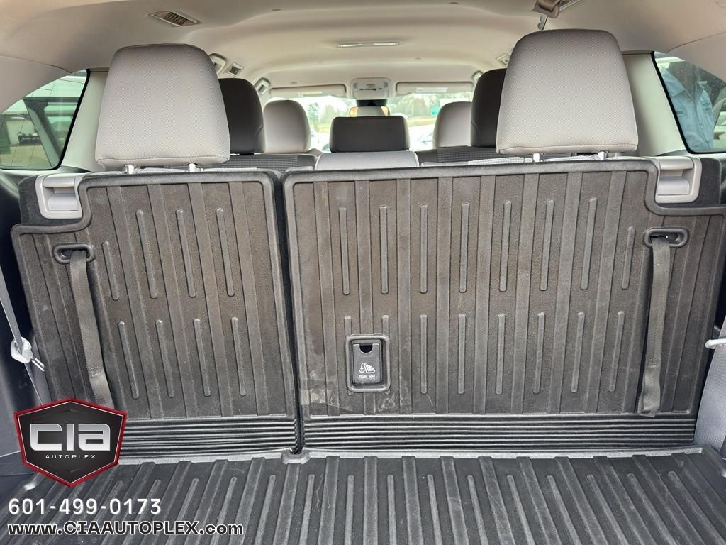 Toyota Highlander Hybrid LE FWD (Natl) 2022