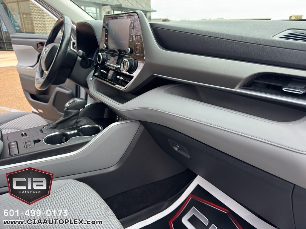 Toyota Highlander Hybrid LE FWD (Natl) 2022