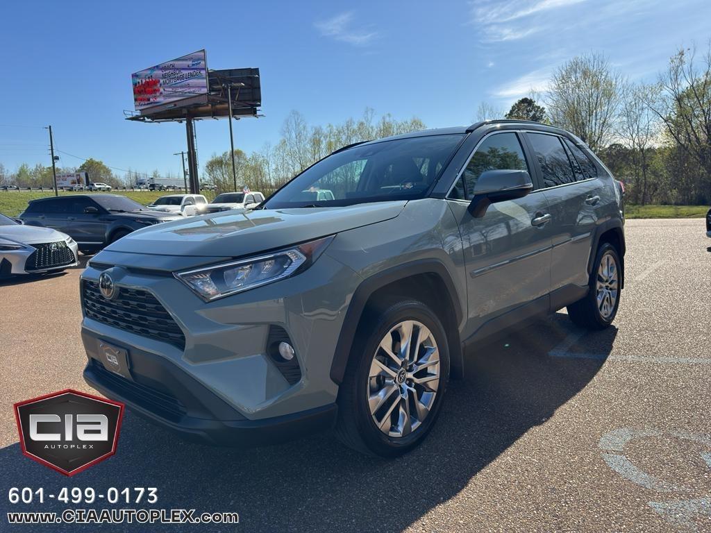 Toyota RAV4 XLE Premium FWD (Natl) 2020