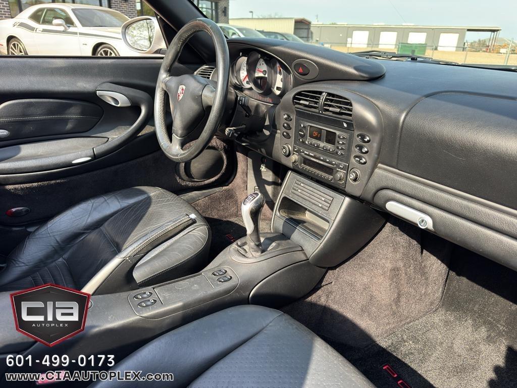 Porsche 911 Carrera 2dr Carrera Cabriolet 6-Spd Manual 2003