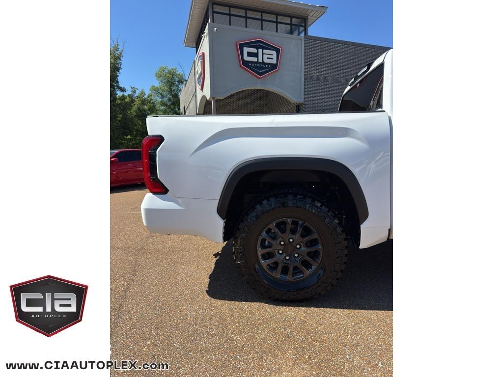 Toyota Tundra 4WD SR5 CrewMax 5.5' Bed (Natl) 2024