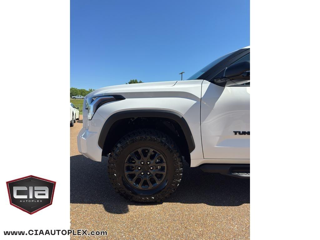 Toyota Tundra 4WD SR5 CrewMax 5.5' Bed (Natl) 2024