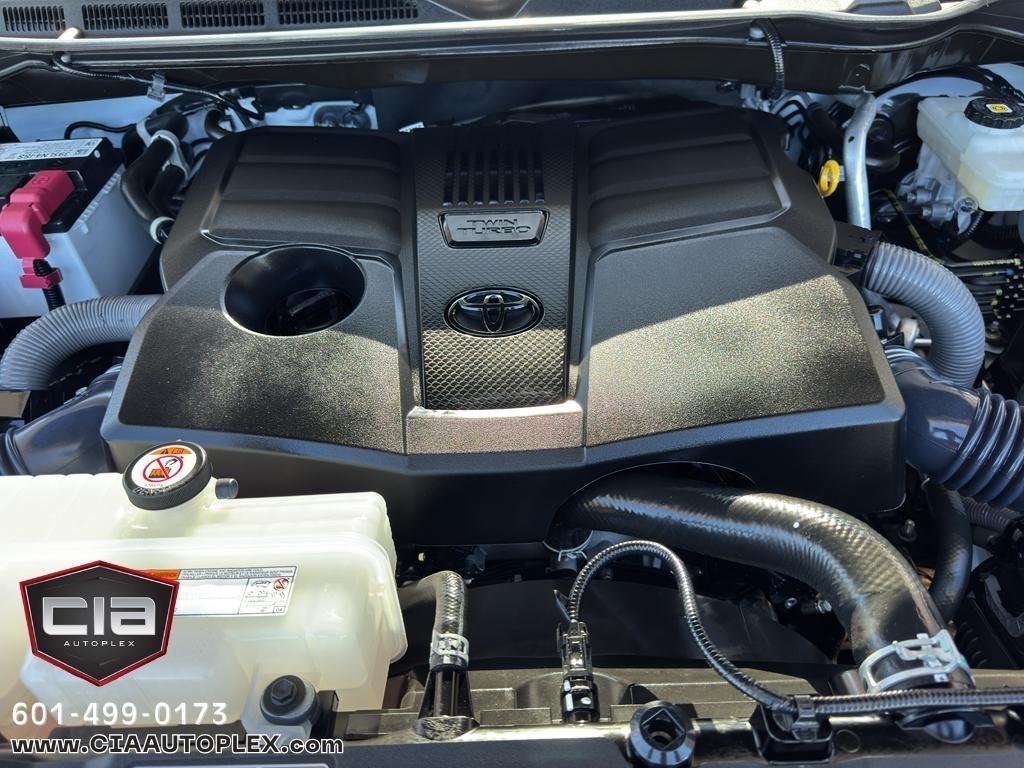 Toyota Tundra 4WD SR5 CrewMax 5.5' Bed (Natl) 2024