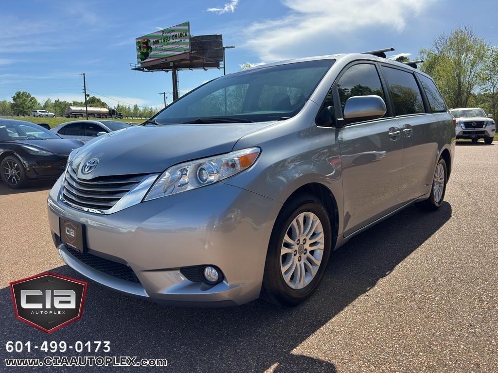 Toyota Sienna XLE Auto Access Seat FWD 7-Passenger (Natl) 2017