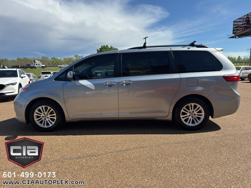 Toyota Sienna XLE Auto Access Seat FWD 7-Passenger (Natl) 2017