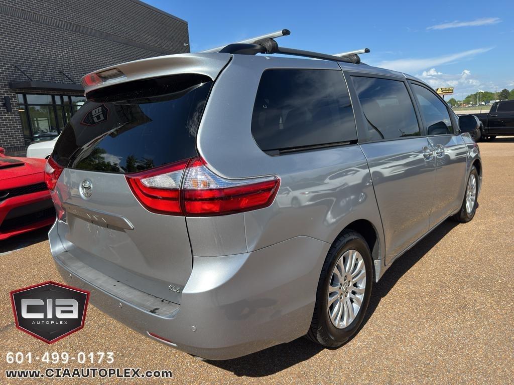 Toyota Sienna XLE Auto Access Seat FWD 7-Passenger (Natl) 2017