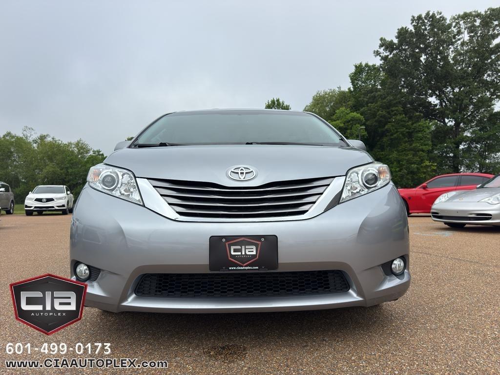 Toyota Sienna XLE Auto Access Seat FWD 7-Passenger (Natl) 2017