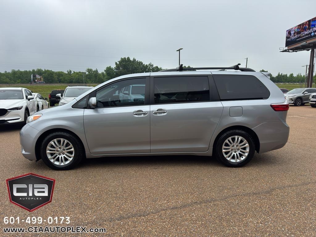 Toyota Sienna XLE Auto Access Seat FWD 7-Passenger (Natl) 2017