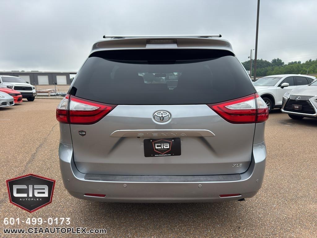 Toyota Sienna XLE Auto Access Seat FWD 7-Passenger (Natl) 2017