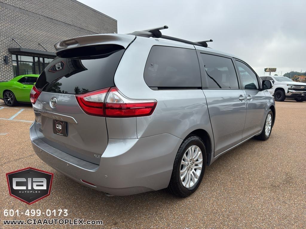 Toyota Sienna XLE Auto Access Seat FWD 7-Passenger (Natl) 2017