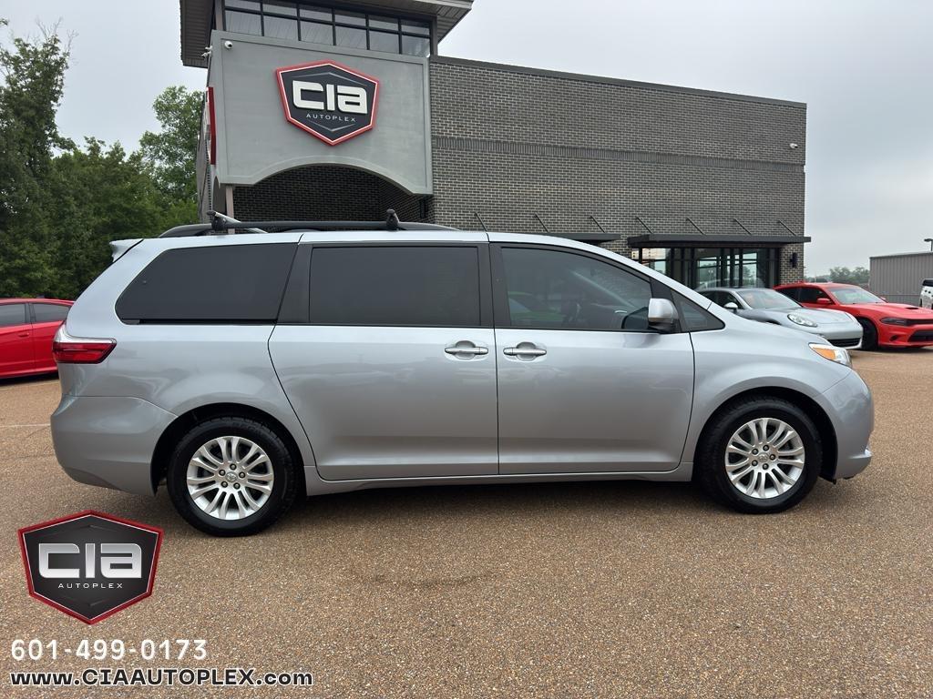 Toyota Sienna XLE Auto Access Seat FWD 7-Passenger (Natl) 2017