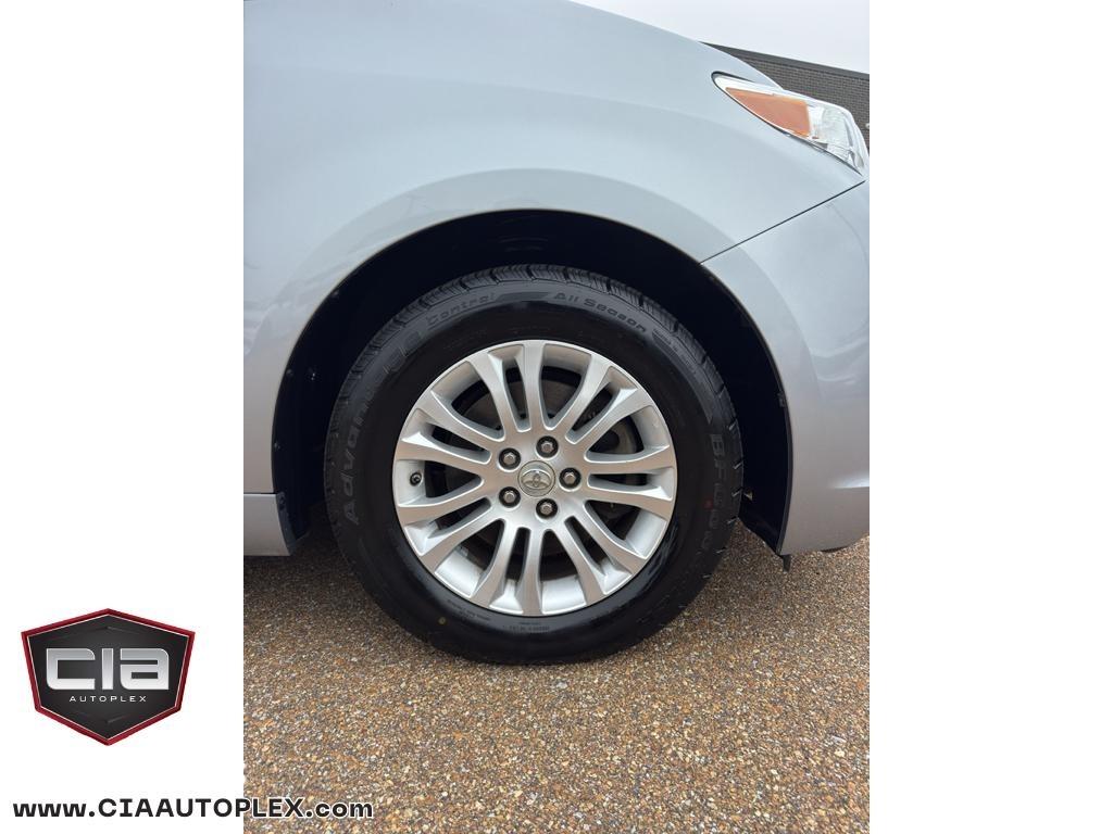 Toyota Sienna XLE Auto Access Seat FWD 7-Passenger (Natl) 2017