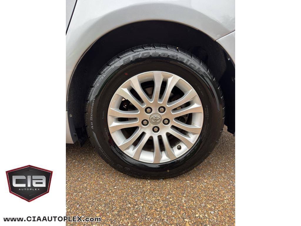 Toyota Sienna XLE Auto Access Seat FWD 7-Passenger (Natl) 2017