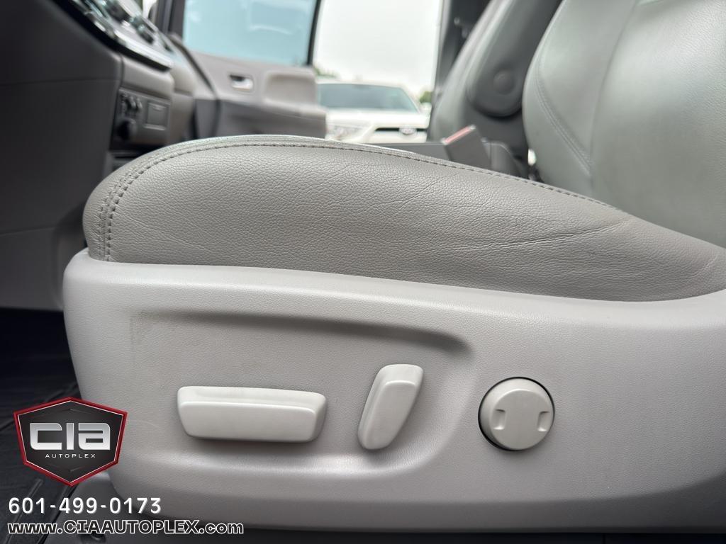Toyota Sienna XLE Auto Access Seat FWD 7-Passenger (Natl) 2017