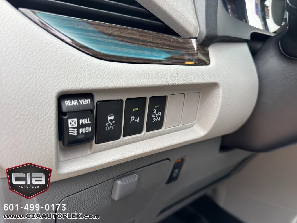 Toyota Sienna XLE Auto Access Seat FWD 7-Passenger (Natl) 2017