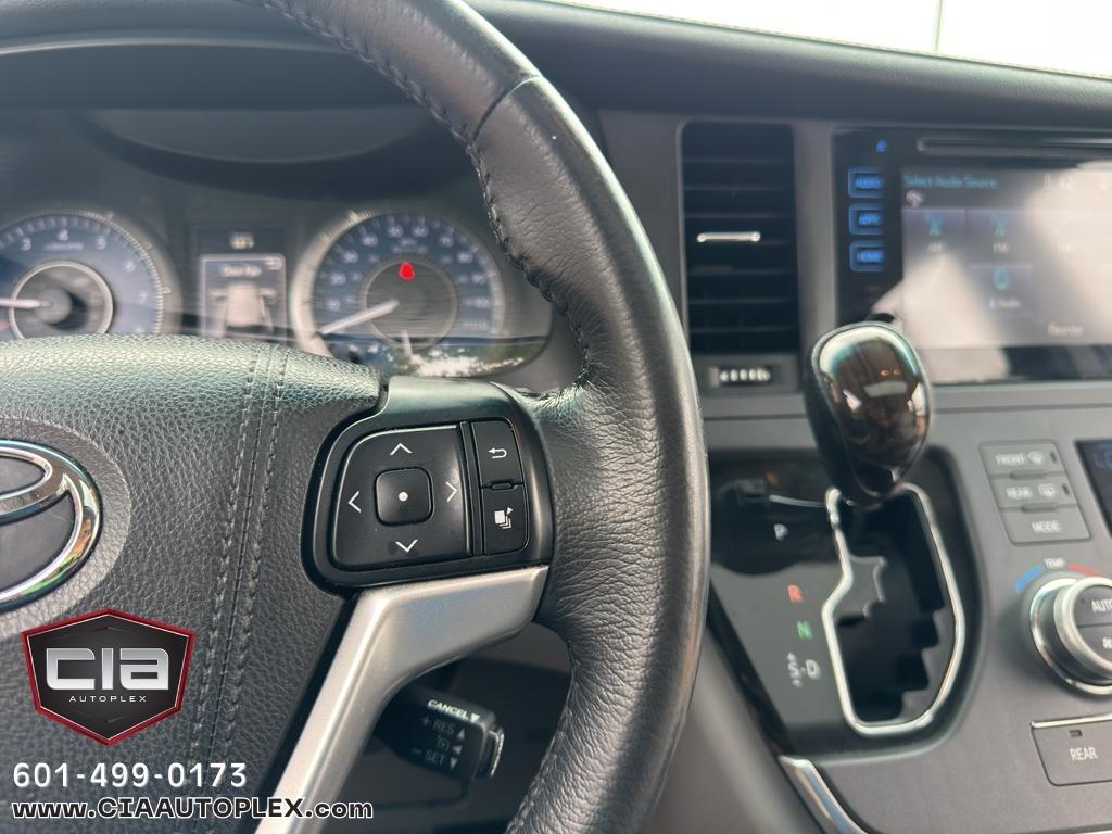 Toyota Sienna XLE Auto Access Seat FWD 7-Passenger (Natl) 2017