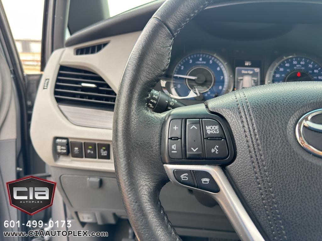 Toyota Sienna XLE Auto Access Seat FWD 7-Passenger (Natl) 2017