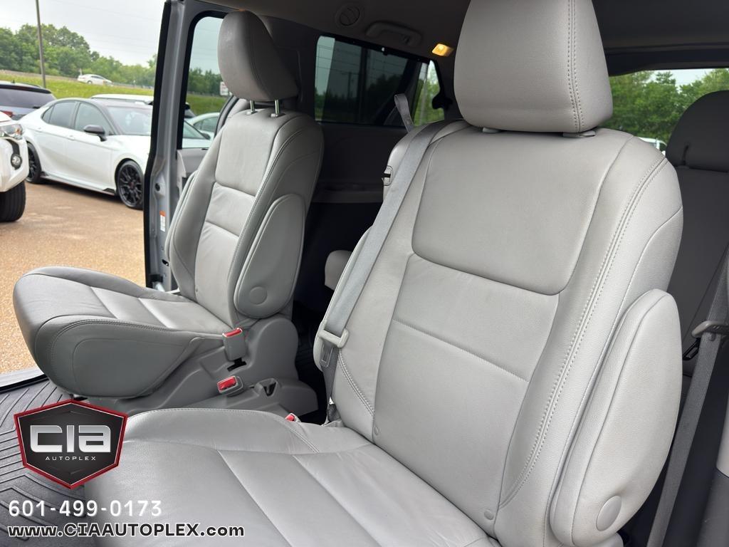 Toyota Sienna XLE Auto Access Seat FWD 7-Passenger (Natl) 2017