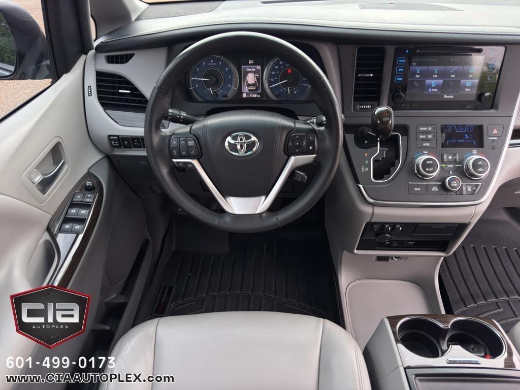 Toyota Sienna XLE Auto Access Seat FWD 7-Passenger (Natl) 2017