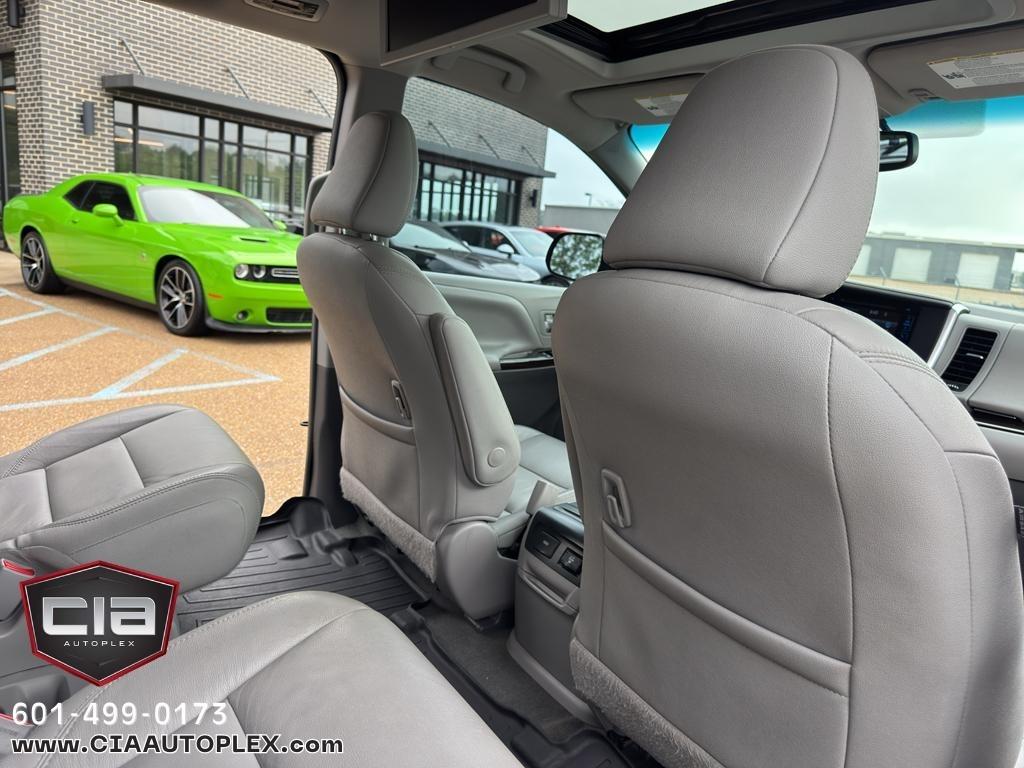 Toyota Sienna XLE Auto Access Seat FWD 7-Passenger (Natl) 2017
