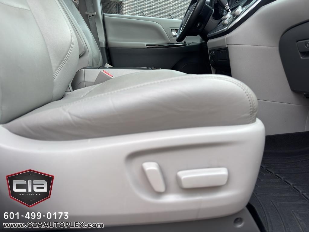 Toyota Sienna XLE Auto Access Seat FWD 7-Passenger (Natl) 2017