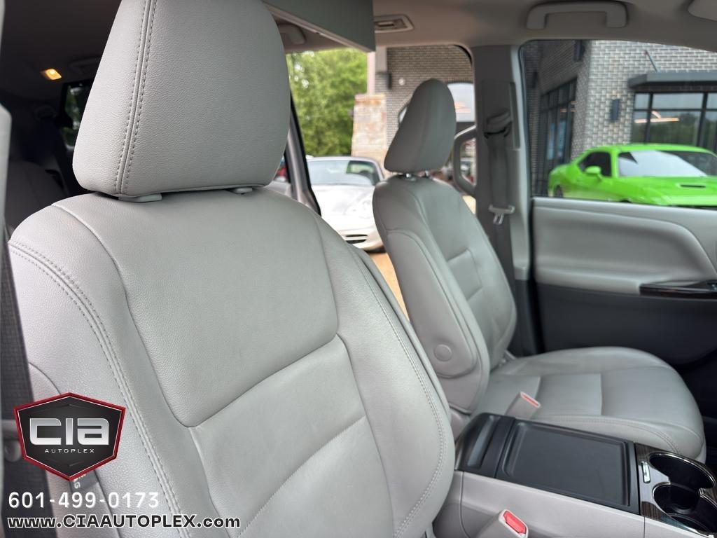 Toyota Sienna XLE Auto Access Seat FWD 7-Passenger (Natl) 2017