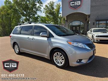 2017 Toyota Sienna XLE Auto Access Seat FWD 7-Passenger (Natl)