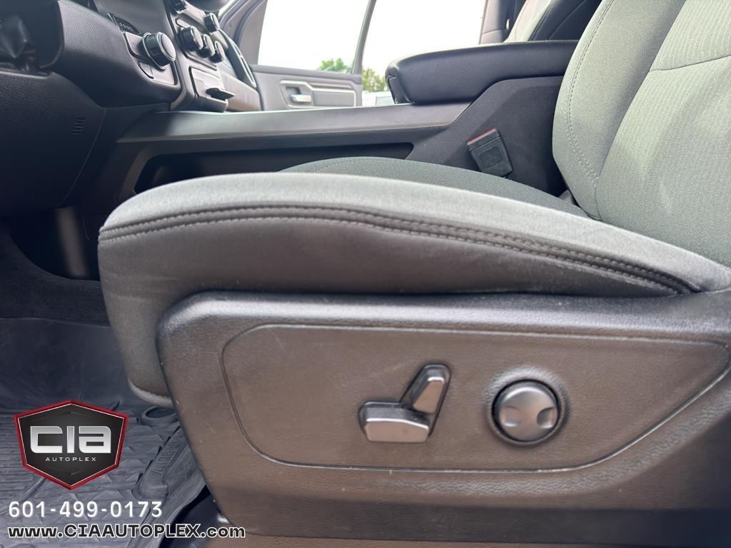 RAM 1500 Big Horn 4x2 Crew Cab 5'7" Box 2022