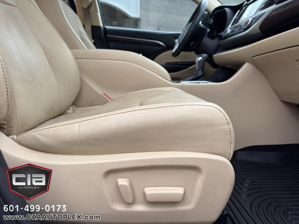Toyota Highlander FWD 4dr V6 Limited (Natl) 2016