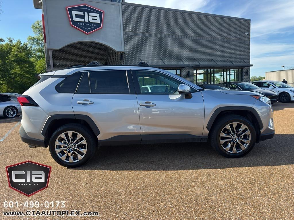 Toyota RAV4 XLE Premium AWD (Natl) 2021