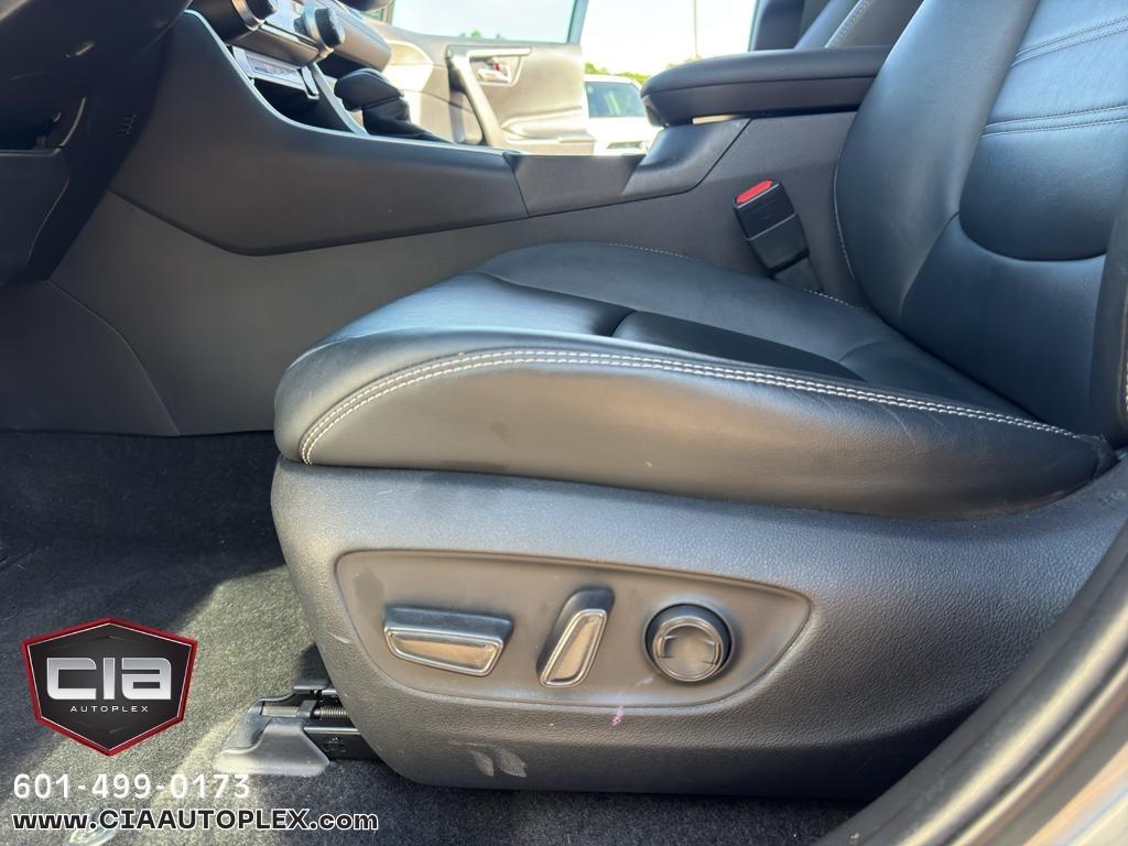 Toyota RAV4 XLE Premium AWD (Natl) 2021