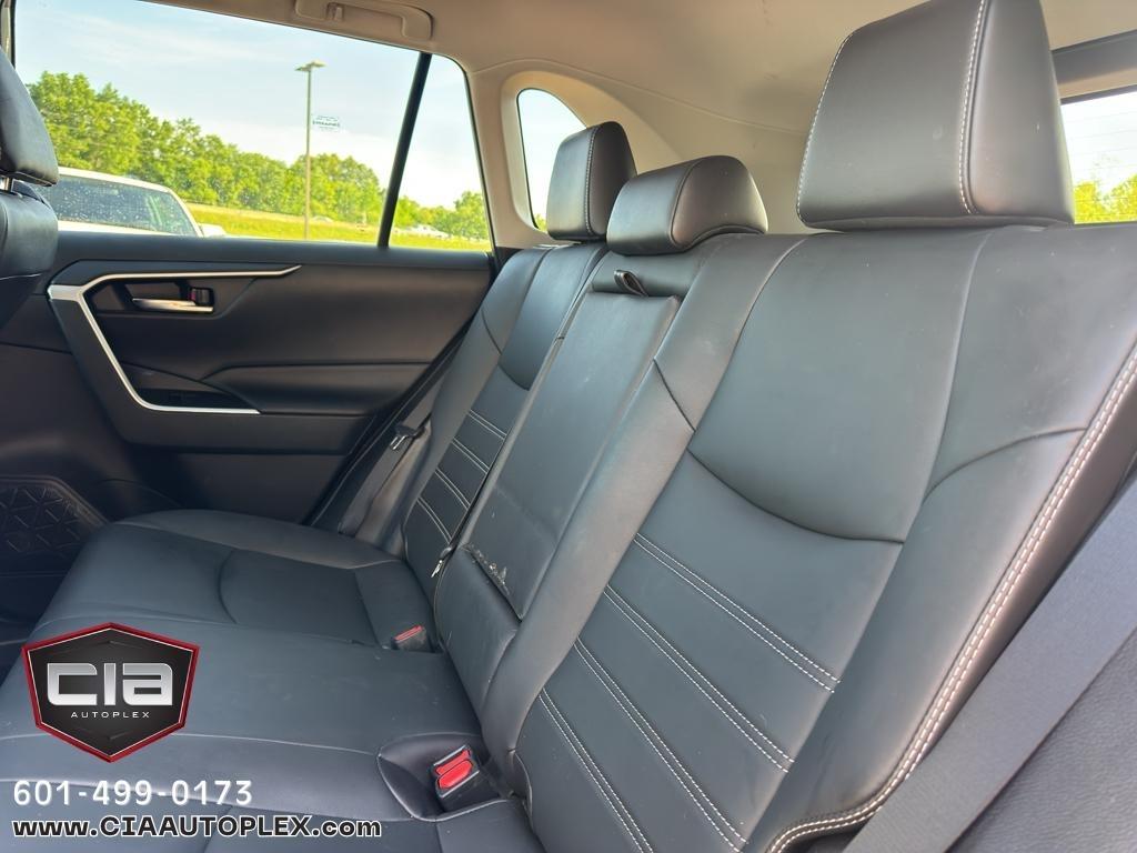 Toyota RAV4 XLE Premium AWD (Natl) 2021