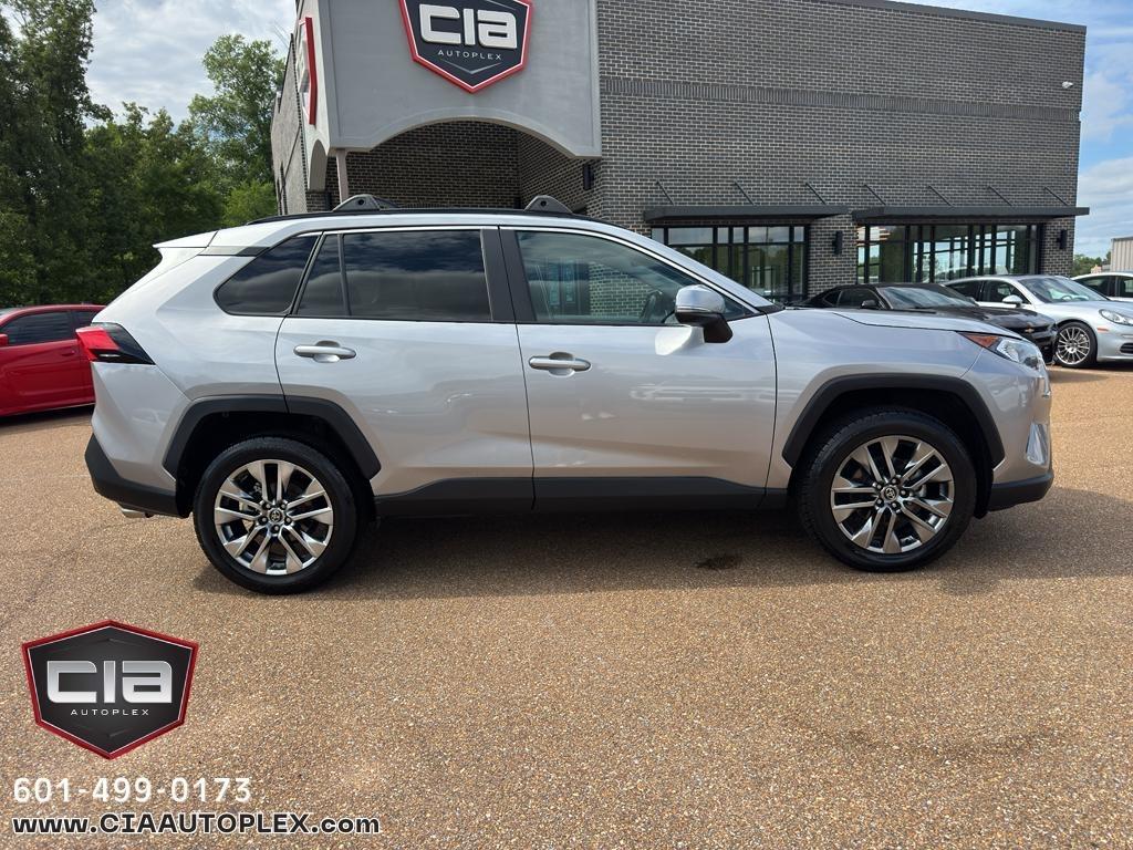 Toyota RAV4 XLE Premium AWD (Natl) 2021