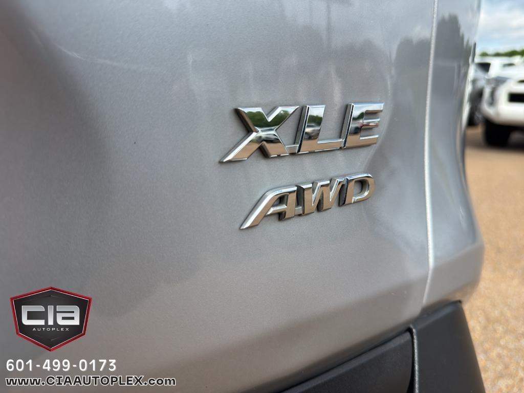 Toyota RAV4 XLE Premium AWD (Natl) 2021